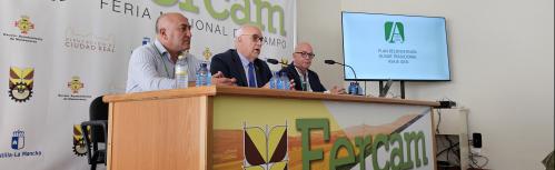 Saludo del alcalde de Manzanares junto a Florencio Rodríguez y a Luis Carlos Valero