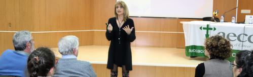Doctora  Suárez durante la charla celebrada en la biblioteca municipal