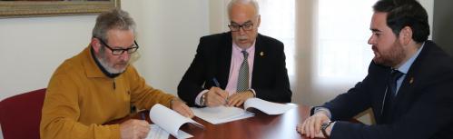 Firma del convenio entre UGT y el Ayuntamiento