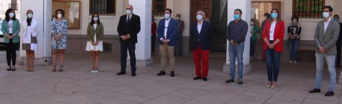 Minuto de silencio en homenaje a las víctimas de la COVID-19 en Manzanares (último día de luto oficial en España)
