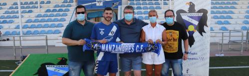 Junta directiva del Manzanares CF con Dani Lozano