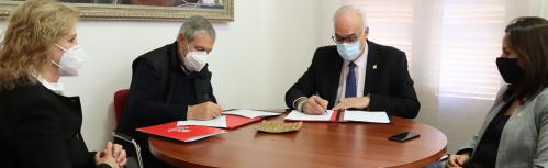 Firma convenio de colaboración 2020 Cáritas Interparroquial de Manzanares-Ayuntamiento de Manzanares