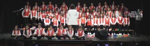 Actuación del coro del colegio Tierno Galván