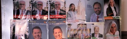 Panel con los carteles de publicidad electoral