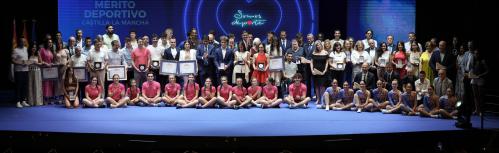 Foto conjunta de todos los deportistas galardonados