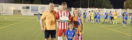Laura Carrillo entregó el trofeo al Calvo Sotelo