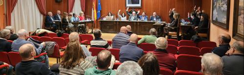 Momento de la aprobación del presupuesto con los votos a favor del Grupo Socialista