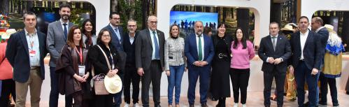 Julián Nieva y Jesús Romero junto a distintas autoridades de la provincia