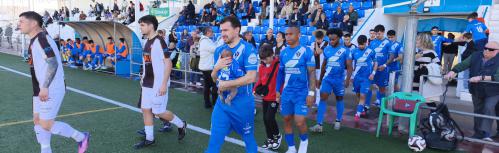 Salida al terreno de juego de los dos equipos