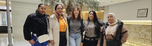 Rosa María Márquez junto a un grupo de usuarias en el Centro Social de Casa Josito