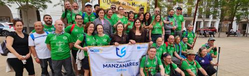 Foto de grupo con autoridades a su llegada a Manzanares