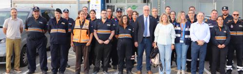Participantes en el curso junto a las autoridades