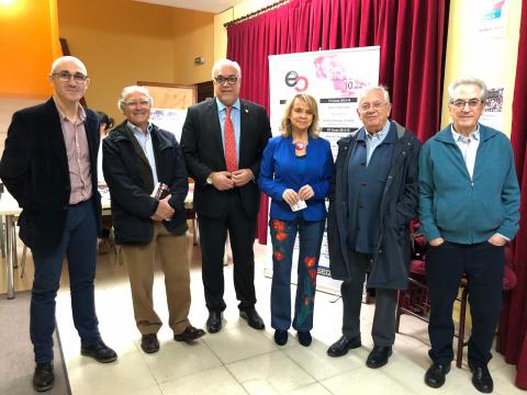Los ponentes posaron junto al alcalde de Manzanares y miembros de la Escuela de Ciudadanos