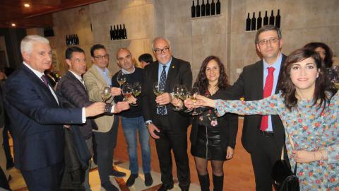 Autoridades y productores brindaron por los vinos manzanareños de la nueva añada