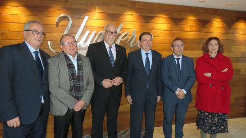 Foto con miembros del consejo rector y con la Subdelegada del Gobierno