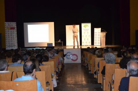 Más de 250 personas asistieron a la lección de Pablo Simón en la Casa de Cultura