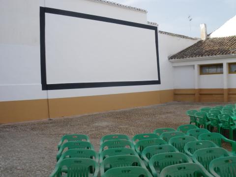 Interior del cine de verano en el Centro Cultural Ciega de Manzanares