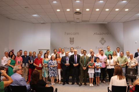 Foto conjunta de premiados en Fercam y autoridades