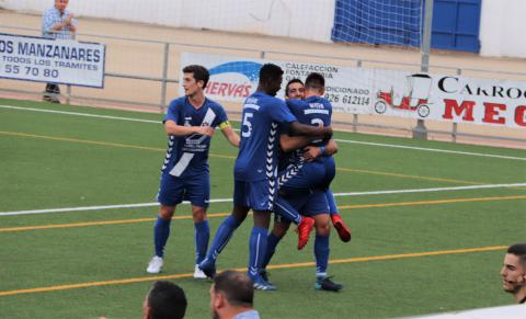 El Manzanares CF celebra un tanto de Mauro