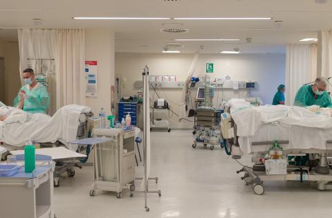 Personal sanitario en un hospital de Castilla-La Mancha
