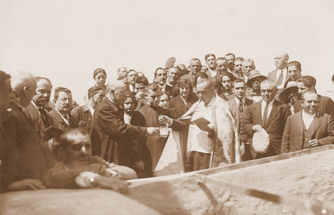 Inauguración de uno de los pozos el 20 de julio de 1923. Foto: manzanareshistoria.es