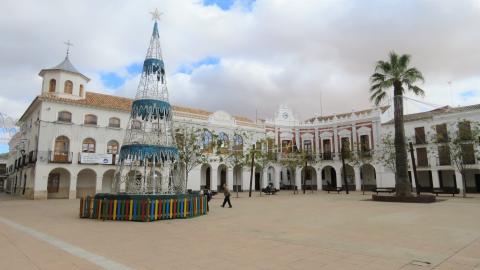 Plaza de la Constitución con el Ayuntamiento al fondo