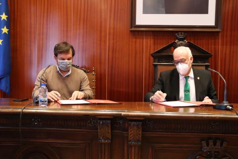 El presidente de Aempoman y el alcalde firman el convenio