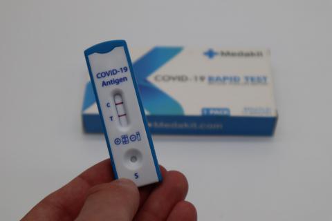 Test de antígenos de COVID-19 (Fotografía: Unsplash)