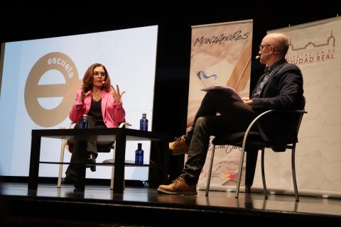 Maribel Sánchez-Maroto durante su charla con Juanjo Díaz-Portales en la Casa de Cultura