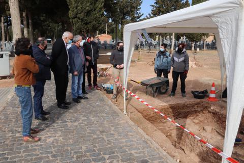 Las autoridades han visitado los trabajos de exhumación