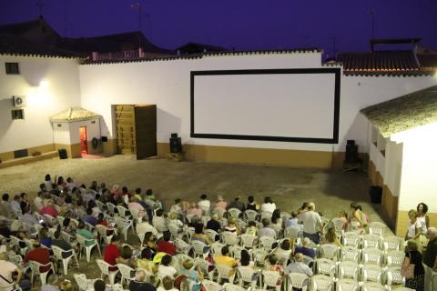 Cine de verano municipal en el centro cultural 'Ciega de Manzanares'