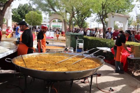 La paella popular volvió en las fiestas patronales al recinto de Fercam