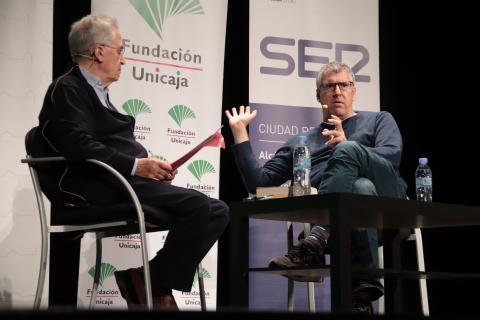 Román Orozco y Guillermo Altares en la conferencia que inauguró el XV Curso de la EC