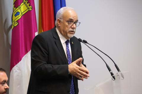 Julián Nieva durante el discurso inaugural
