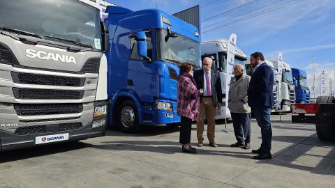 El alcalde y el concejal de Promoción Económica visitaron la jornada en Scania