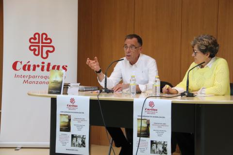 Pablo Sánchez durante la presentación de su libro en Manzanares
