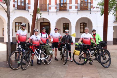 Ex jóvenes en bicicleta rumbo a Lisboa