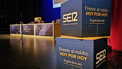 Àngels Barceló al inicio del programa desde Manzanares