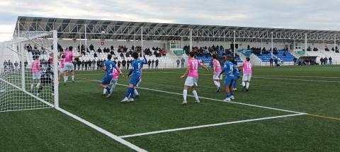 Una de las llegadas del Manzanares CF al área del Noblejas