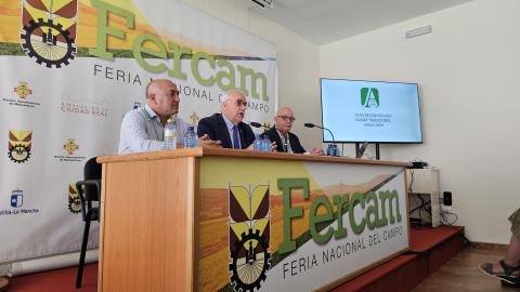 Saludo del alcalde de Manzanares junto a Florencio Rodríguez y a Luis Carlos Valero
