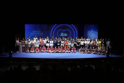 Foto conjunta de todos los deportistas galardonados