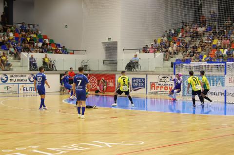 Gol de Daniel Gabriel en el amistoso ante el Jaén
