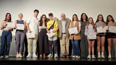 Jóvenes reconocidos por participar en el concurso de Tik Tok sobre salud mental