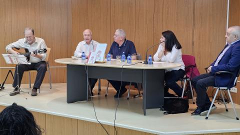 Gallego Ripoll durante el acto de presentación en la biblioteca municipal