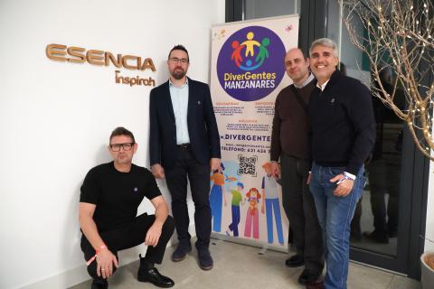 Organizadores del evento junto a miembros de DiverGentes