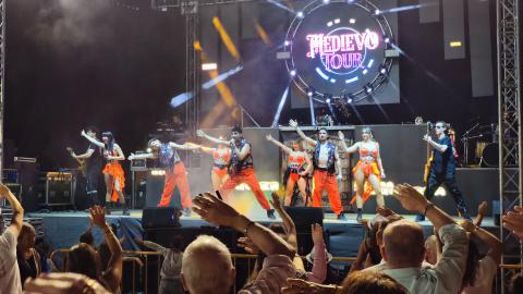 La Gran Rockset Orquesta deleitó al público en la noche del domingo
