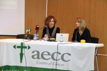 Labián presentó la charla coloquio y destacó el trabajo de la AECC