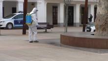 Desinfección de mobiliario urbano en Manzanares