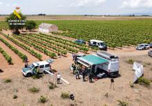 Operativo de la Guardia Civil en la finca donde se encuentra el sondeo
