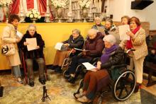 Actividad 'Las personas mayores con la Virgen de la Paz'